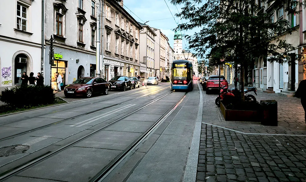 Plyty-torowe-system-Tines-Tram
